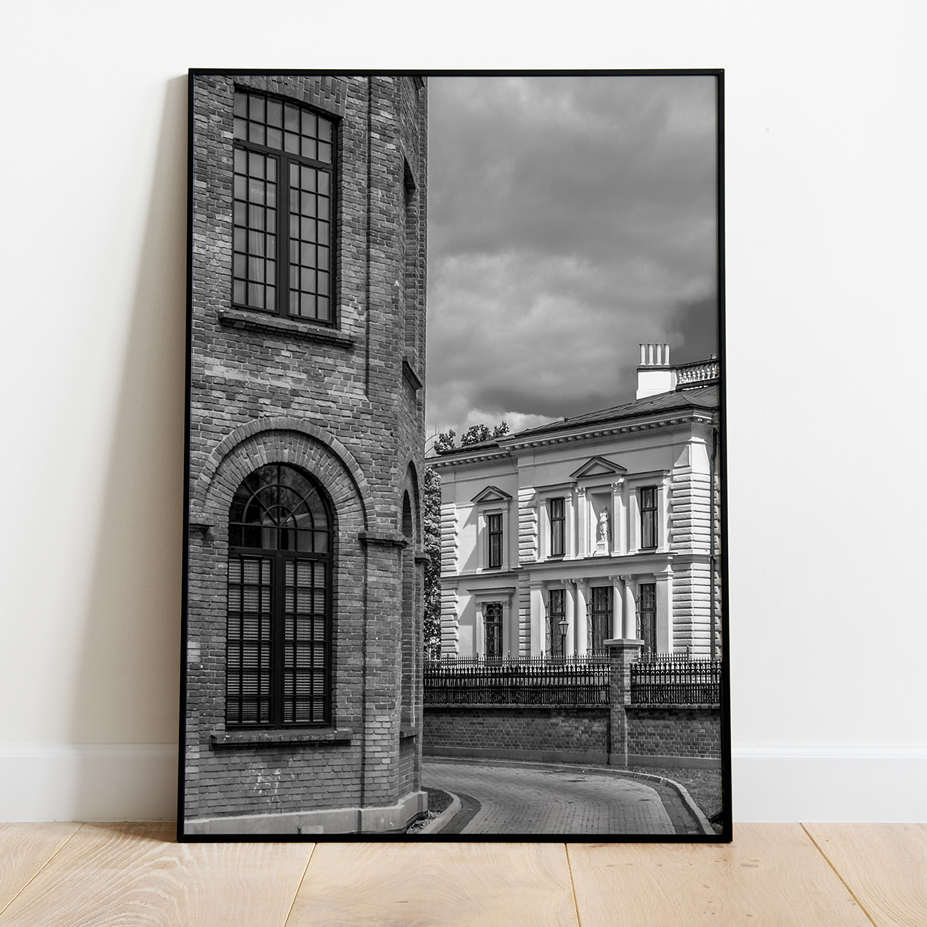 Plakat_Lodz_–_Palac_Herbsta_i_Przedzalnia_Scheiblera_bw